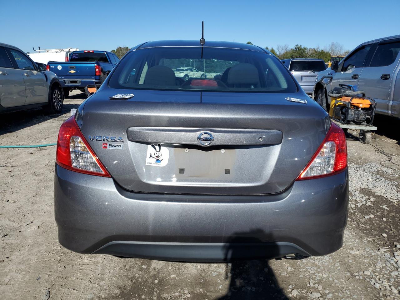 VIN 3N1CN7APXJL826557 2018 NISSAN VERSA no.6