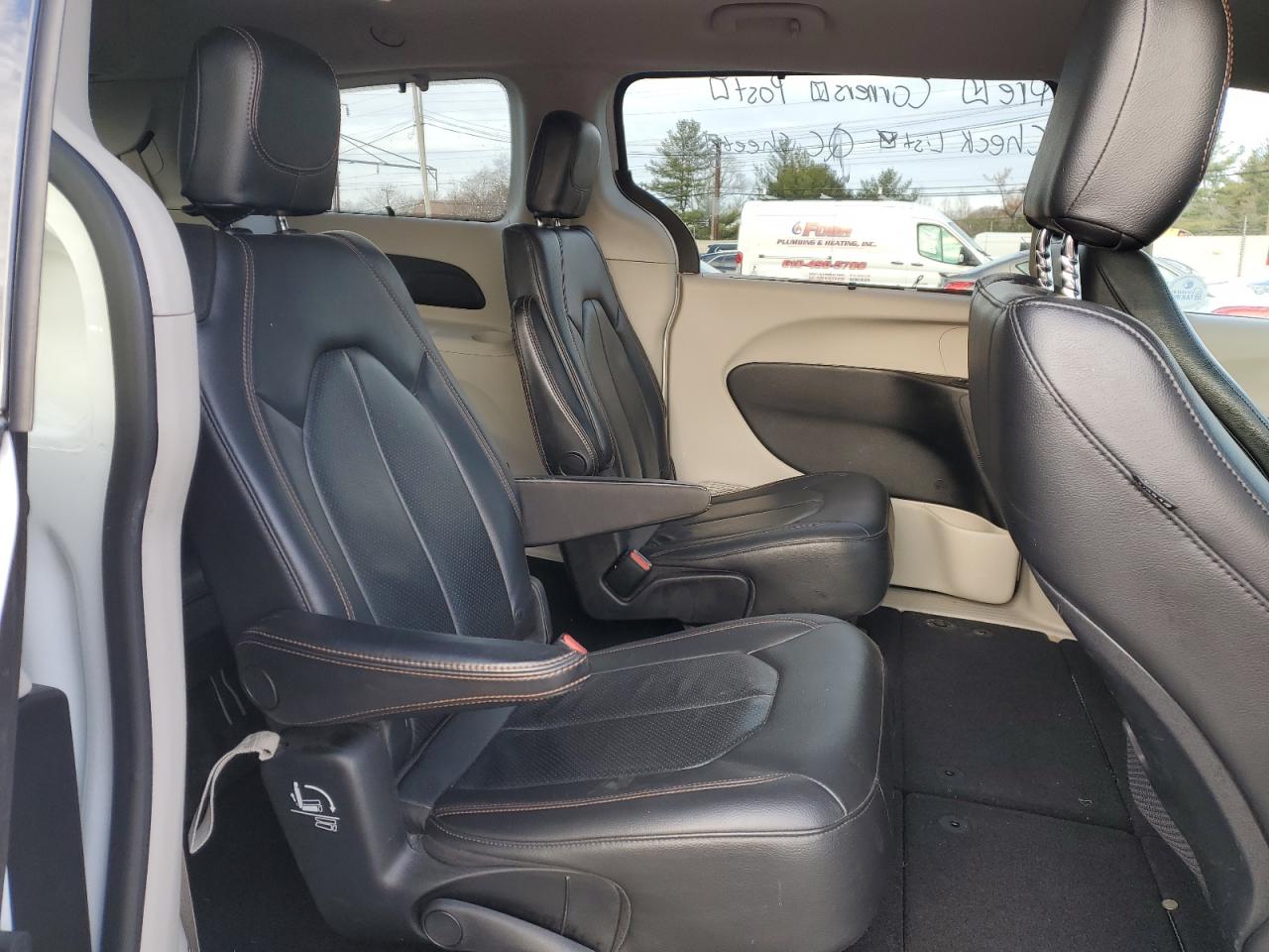 2020 Chrysler Pacifica - Image 11