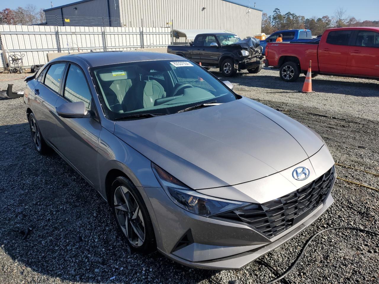 2023 Hyundai Elantra - Image 4