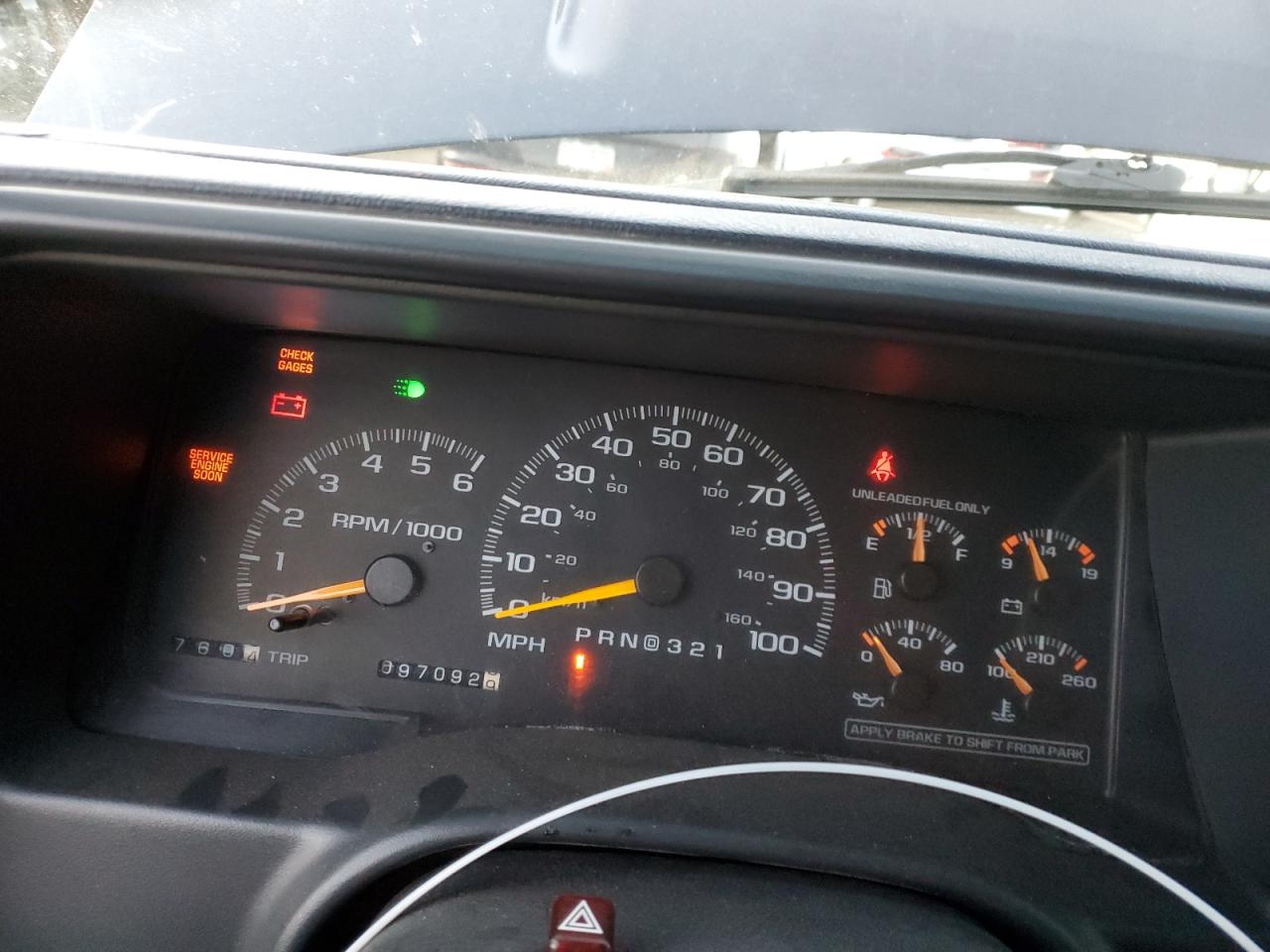 1998 Chevrolet Suburban C1500 VIN: 1GNEC16R5WJ304914 Lot: 86643614