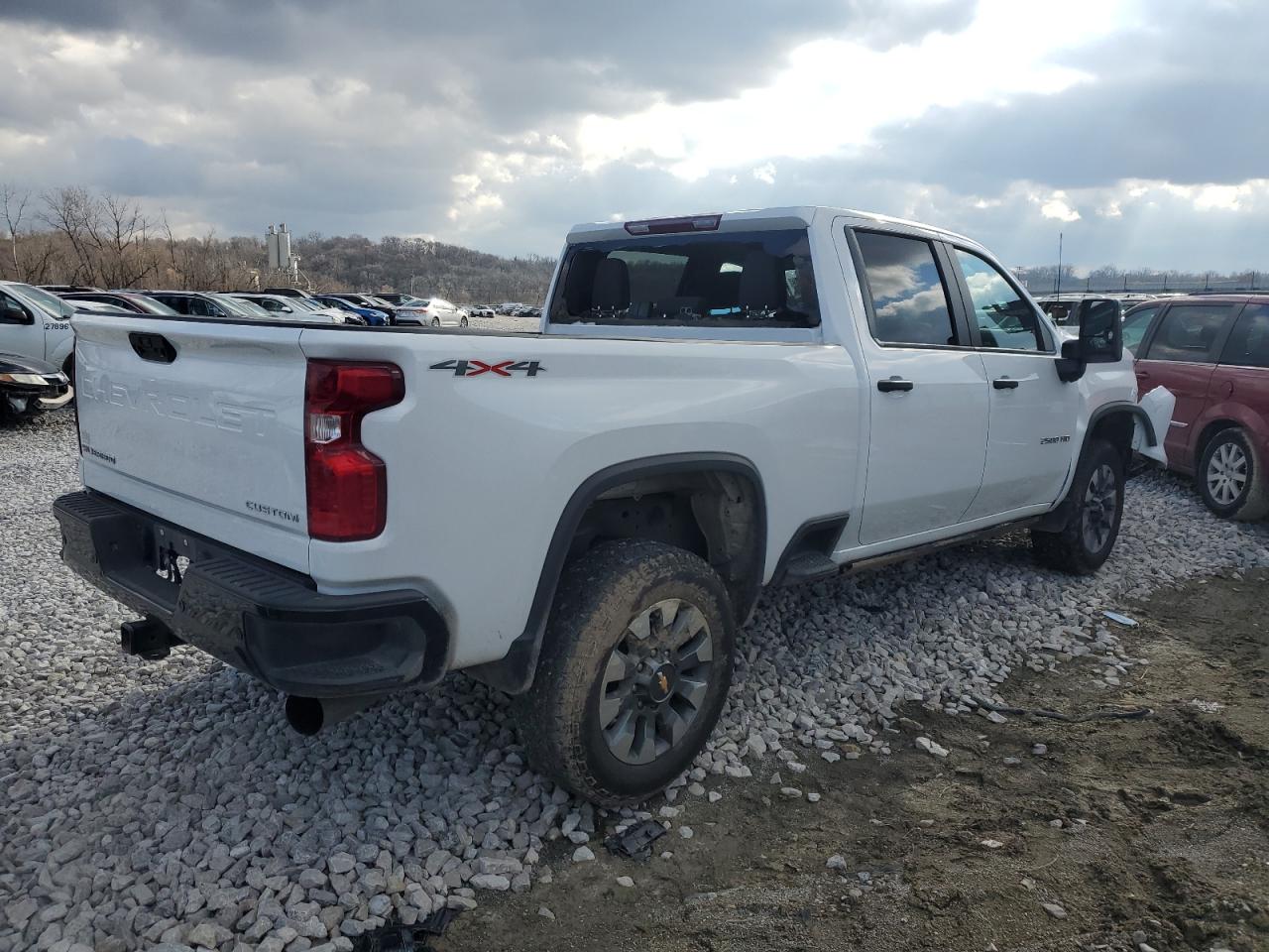 2024 Chevrolet Silverado - Image 3