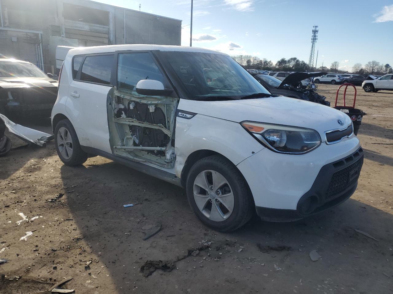 VIN KNDJN2A22F7153139 2015 KIA SOUL no.4