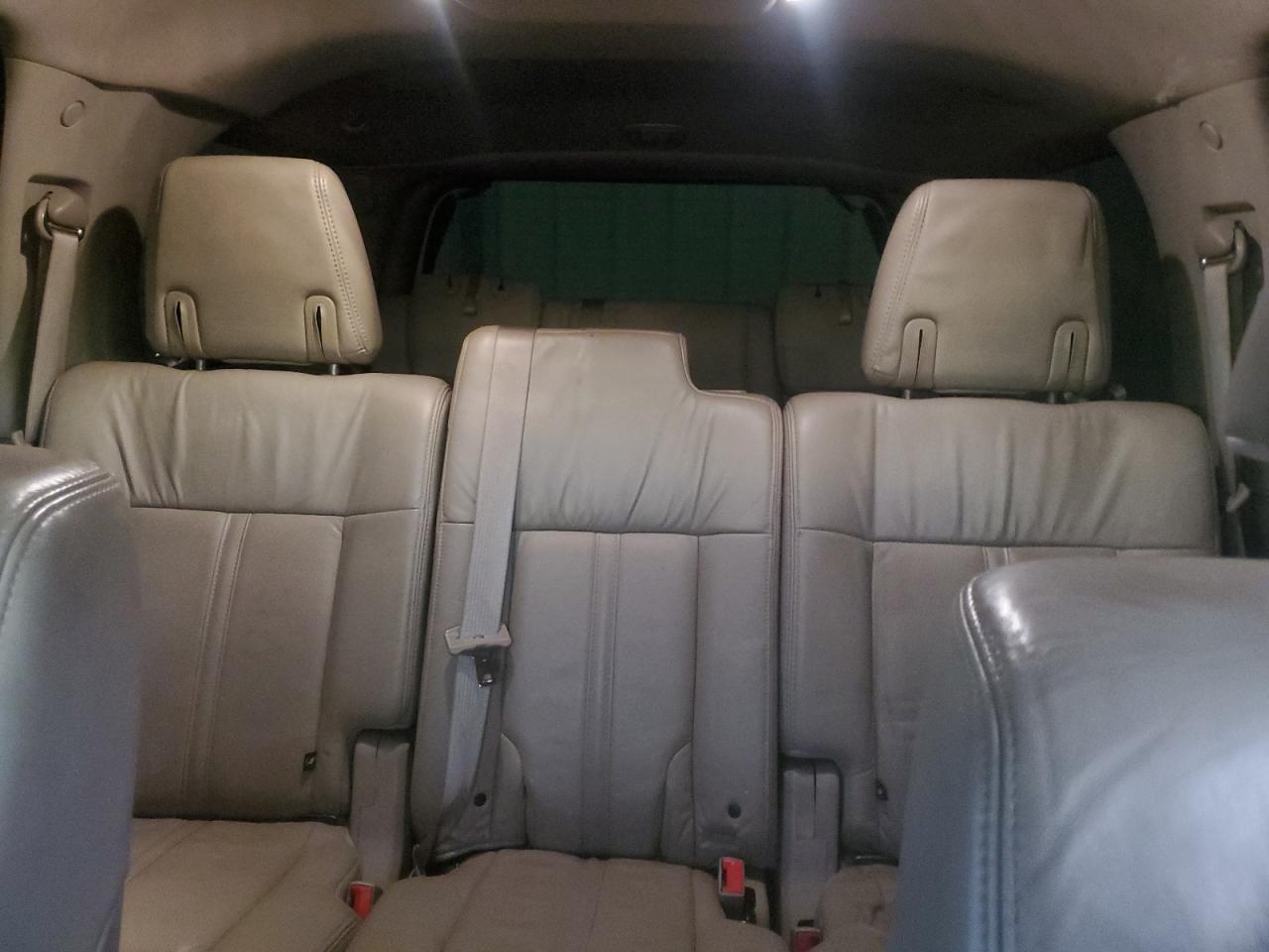 2016 Lincoln Navigator - Image 10