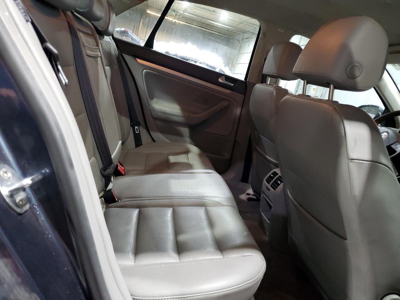 2006 Volkswagen Jetta - Image 10