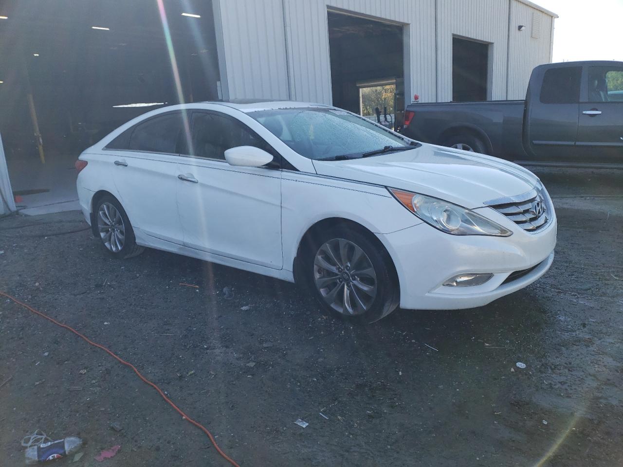2013 Hyundai Sonata - Image 4
