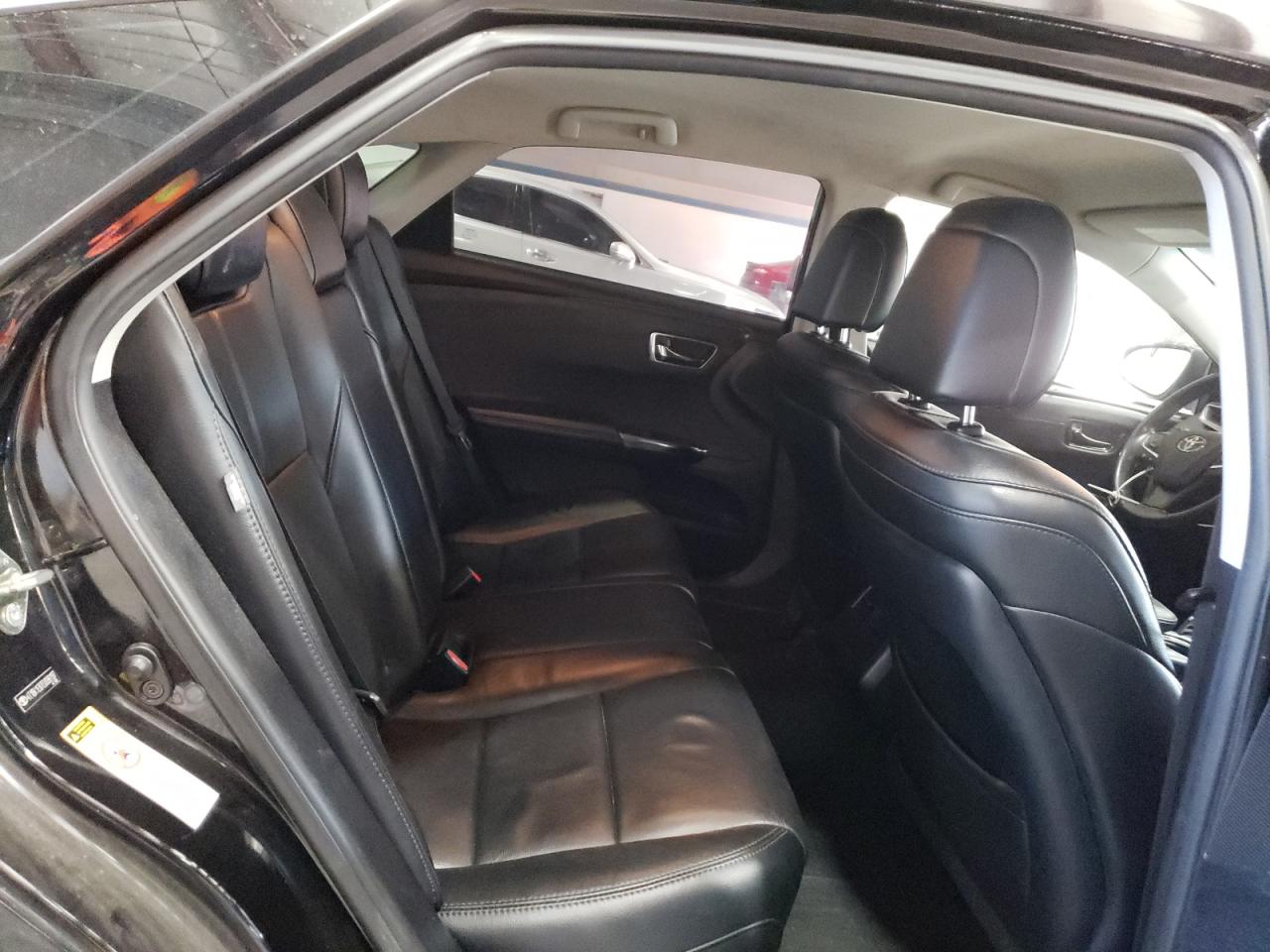 2014 Toyota Avalon - Image 10