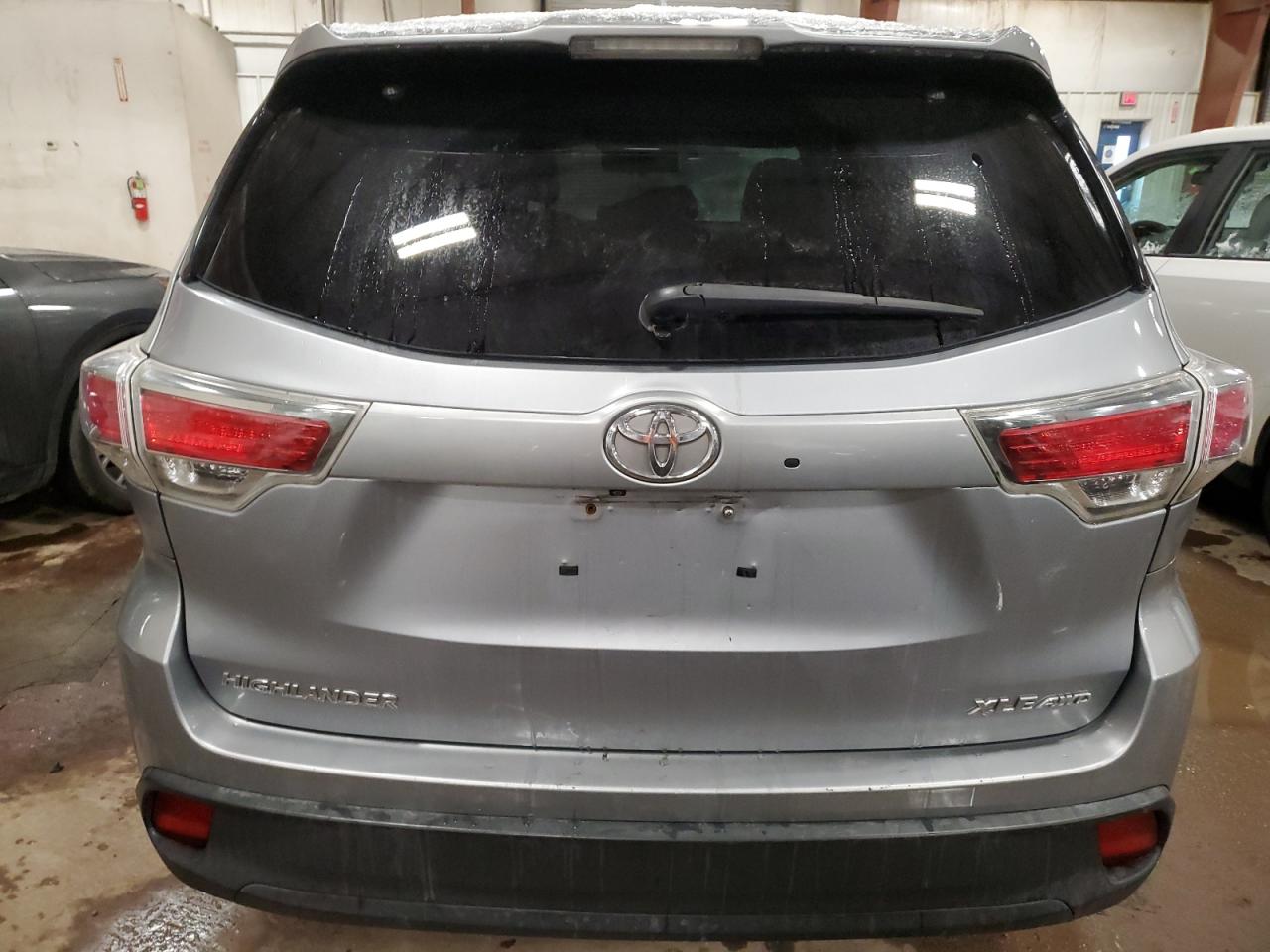 2014 Toyota Highlander - Image 6
