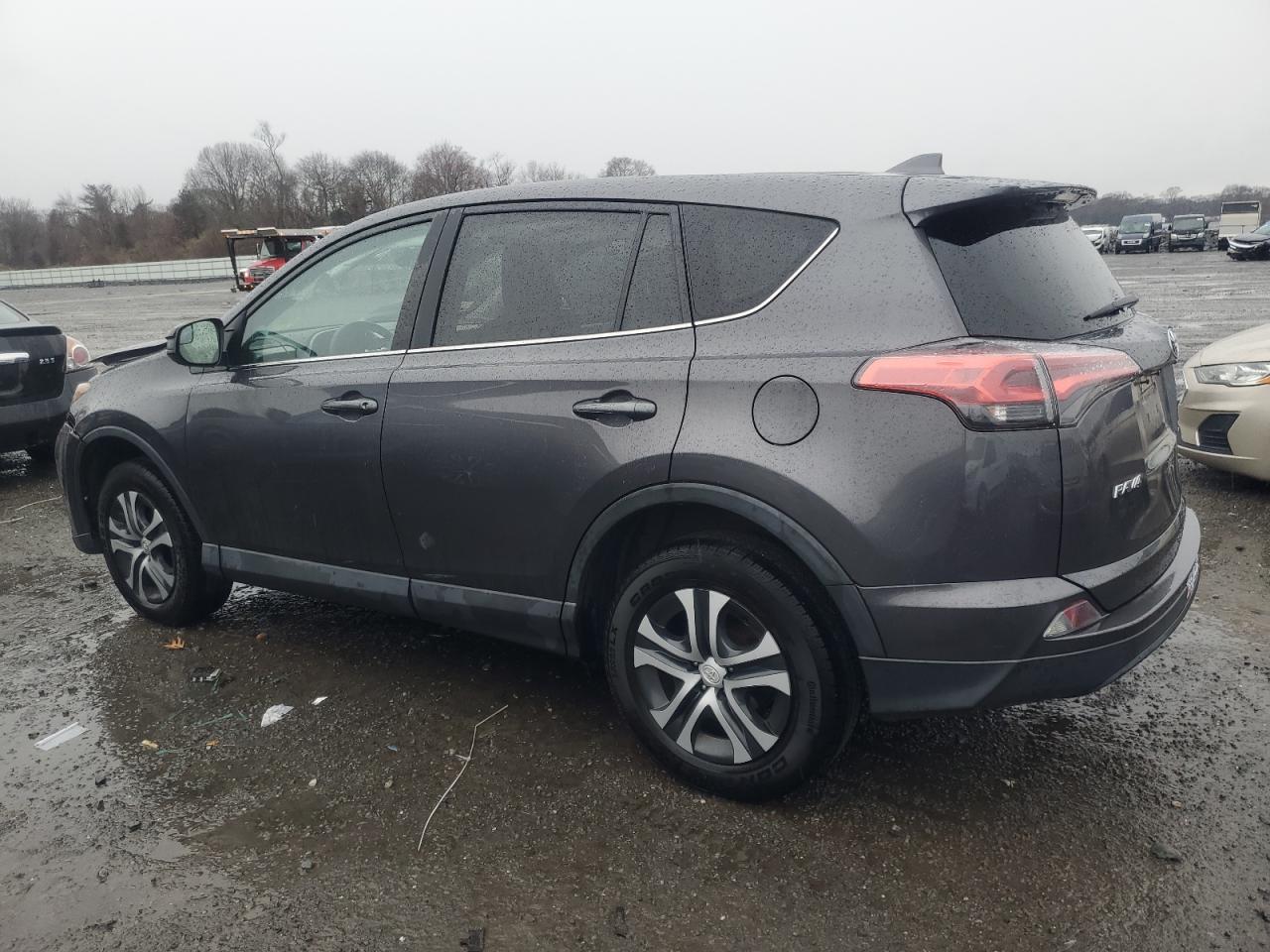 VIN 2T3BFREVXHW686085 2017 TOYOTA RAV4 no.2