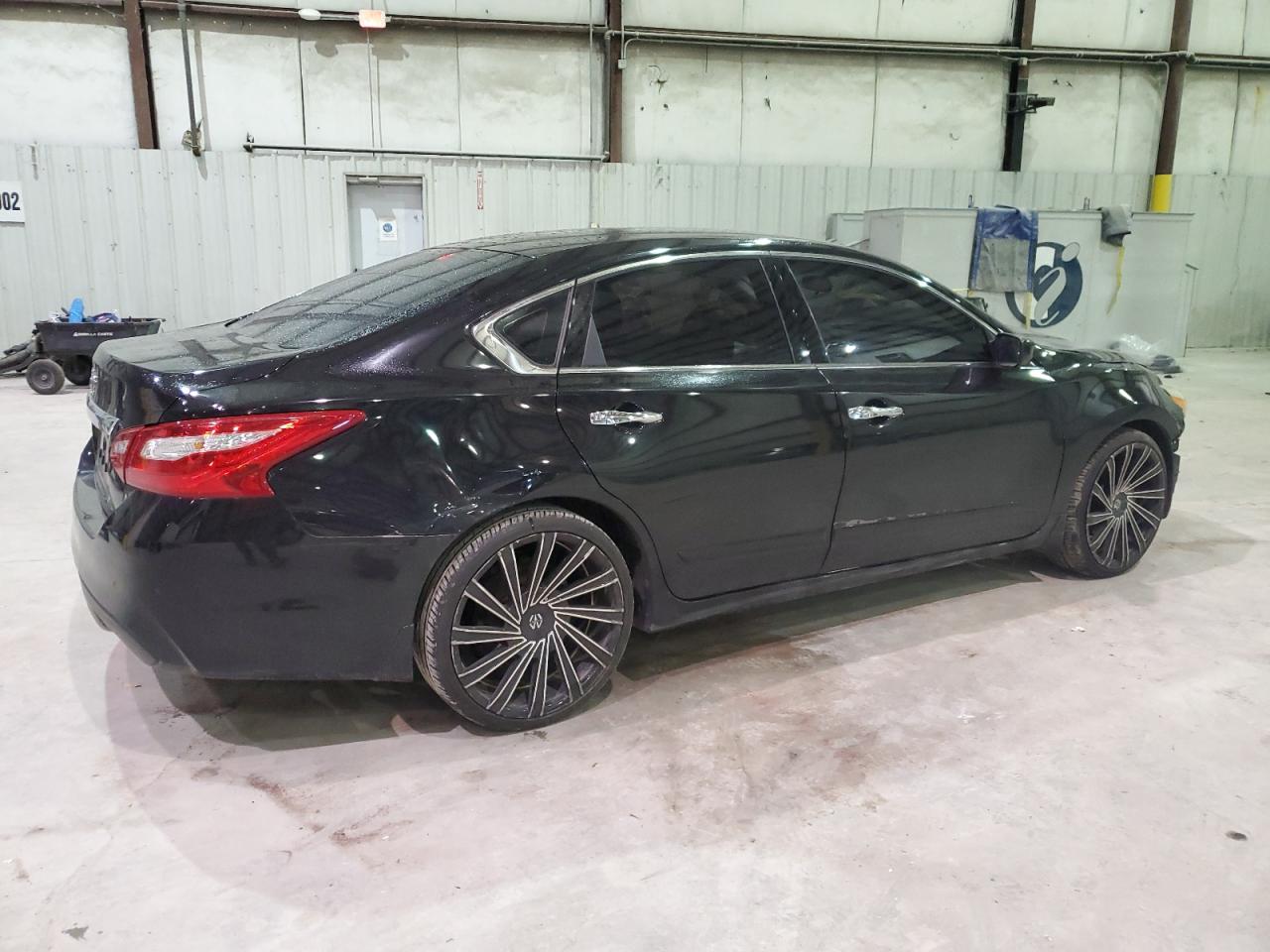 2016 Nissan Altima - Image 3