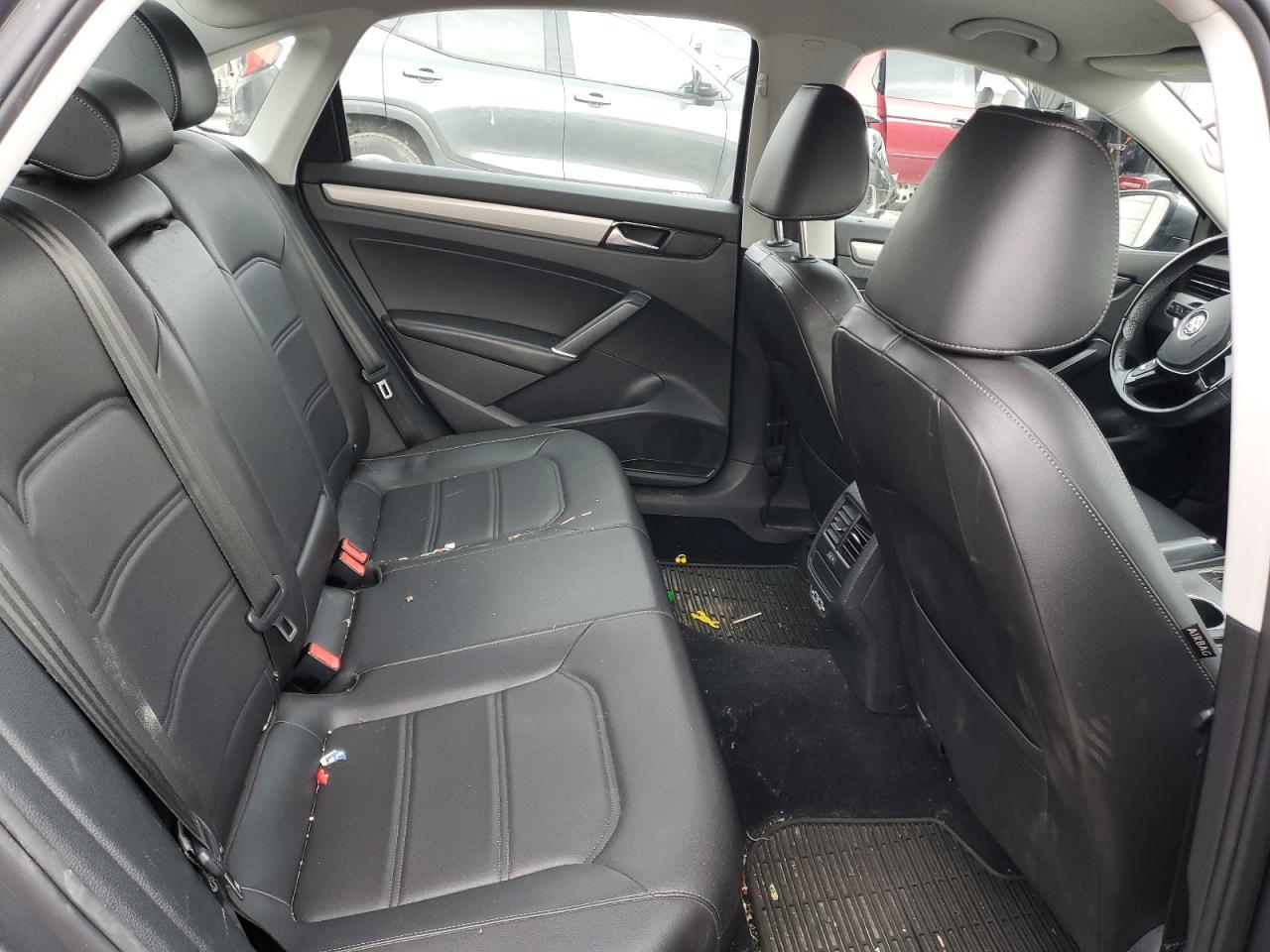 2020 Volkswagen Passat - Image 10