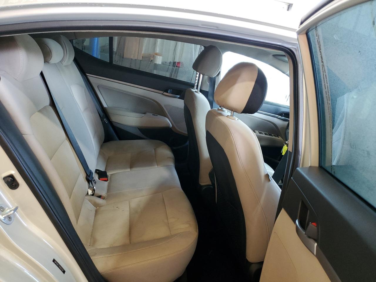 2017 Hyundai Elantra - Image 10