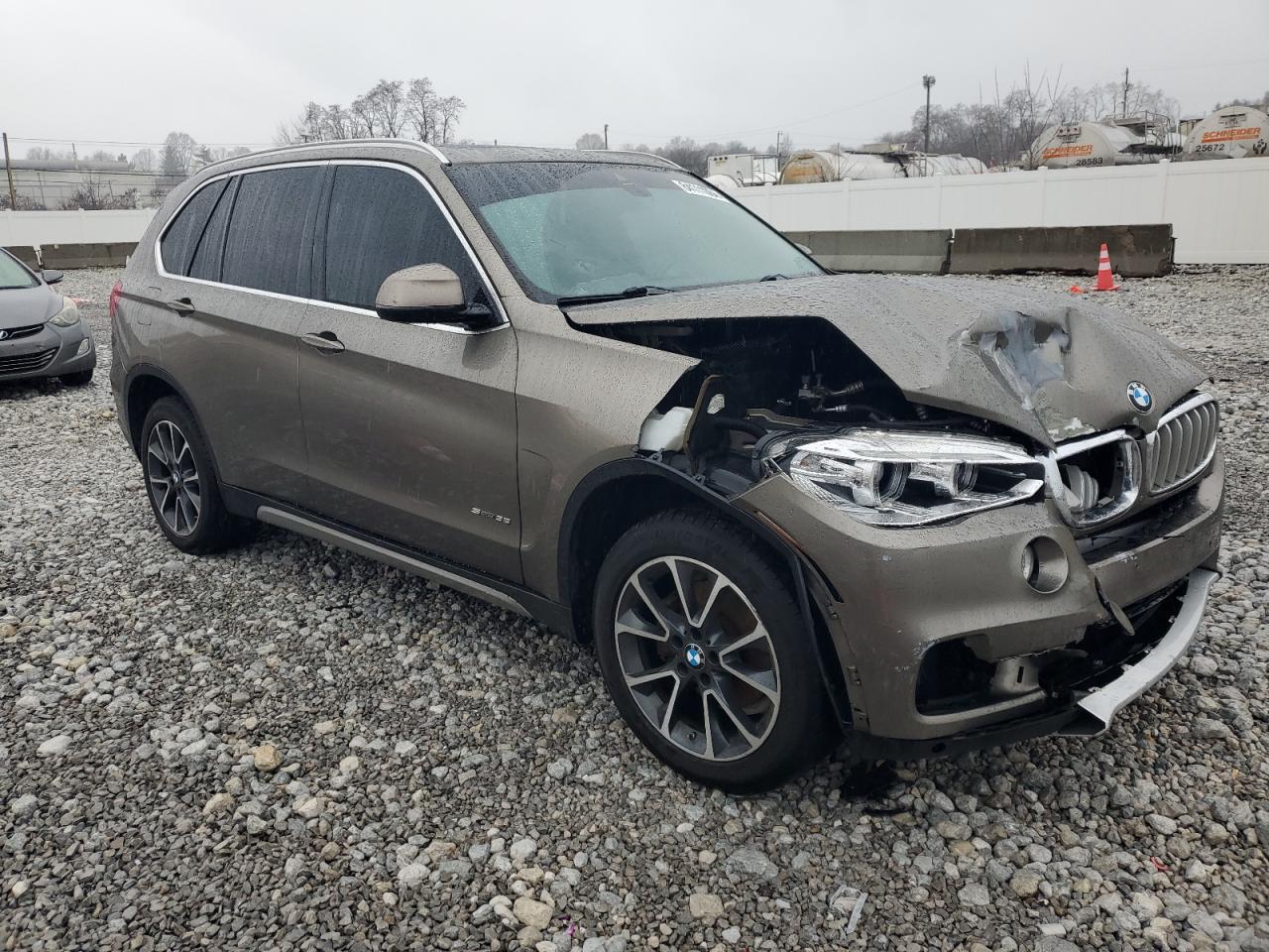 VIN 5UXKR2C52H0U21536 2017 BMW X5 no.4