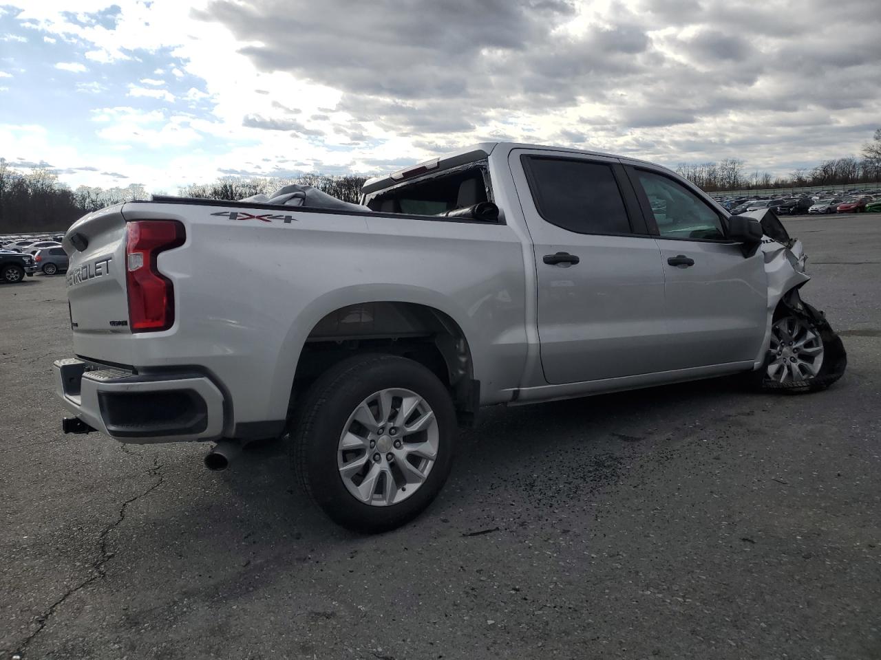 2020 Chevrolet Silverado - Image 3