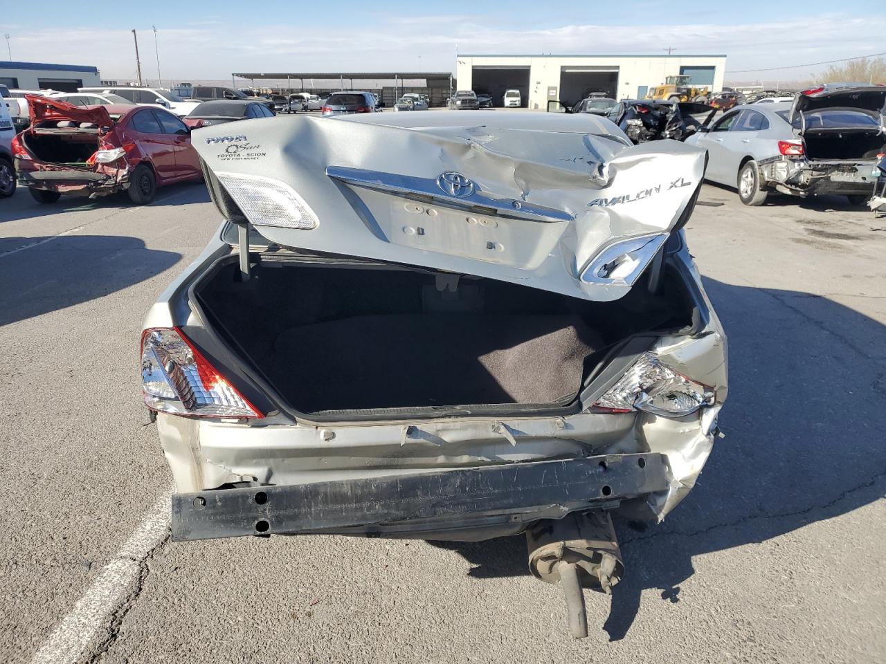 2002 Toyota Avalon Xl VIN: 4T1BF28B42U227627 Lot: 85202634