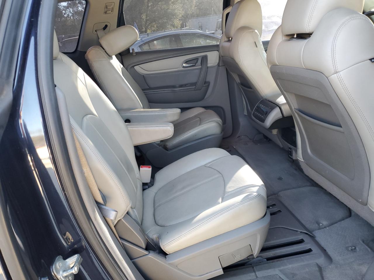 2015 Chevrolet Traverse - Image 11