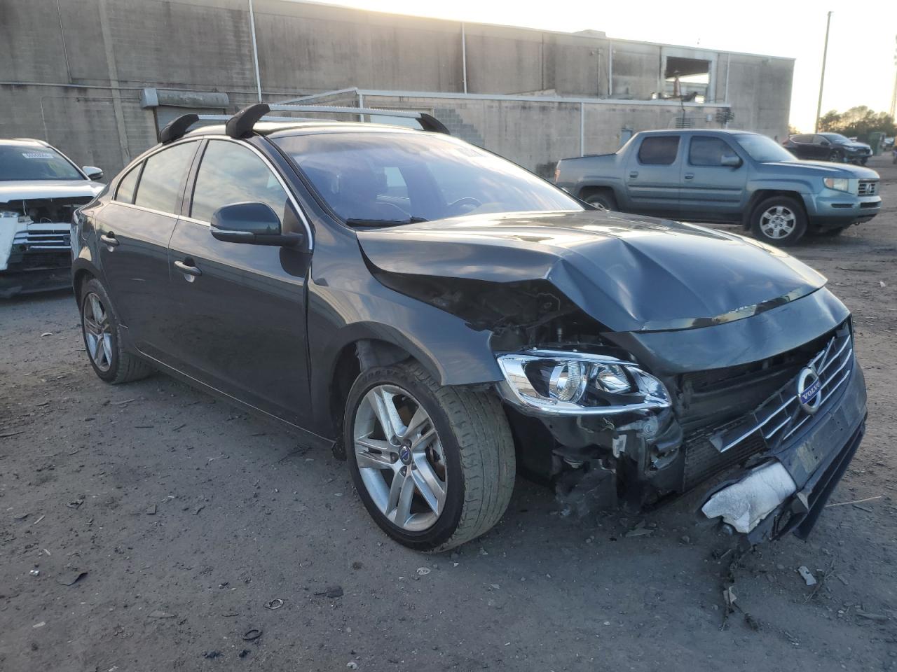 VIN YV126MFKXF2364537 2015 VOLVO S60 no.4