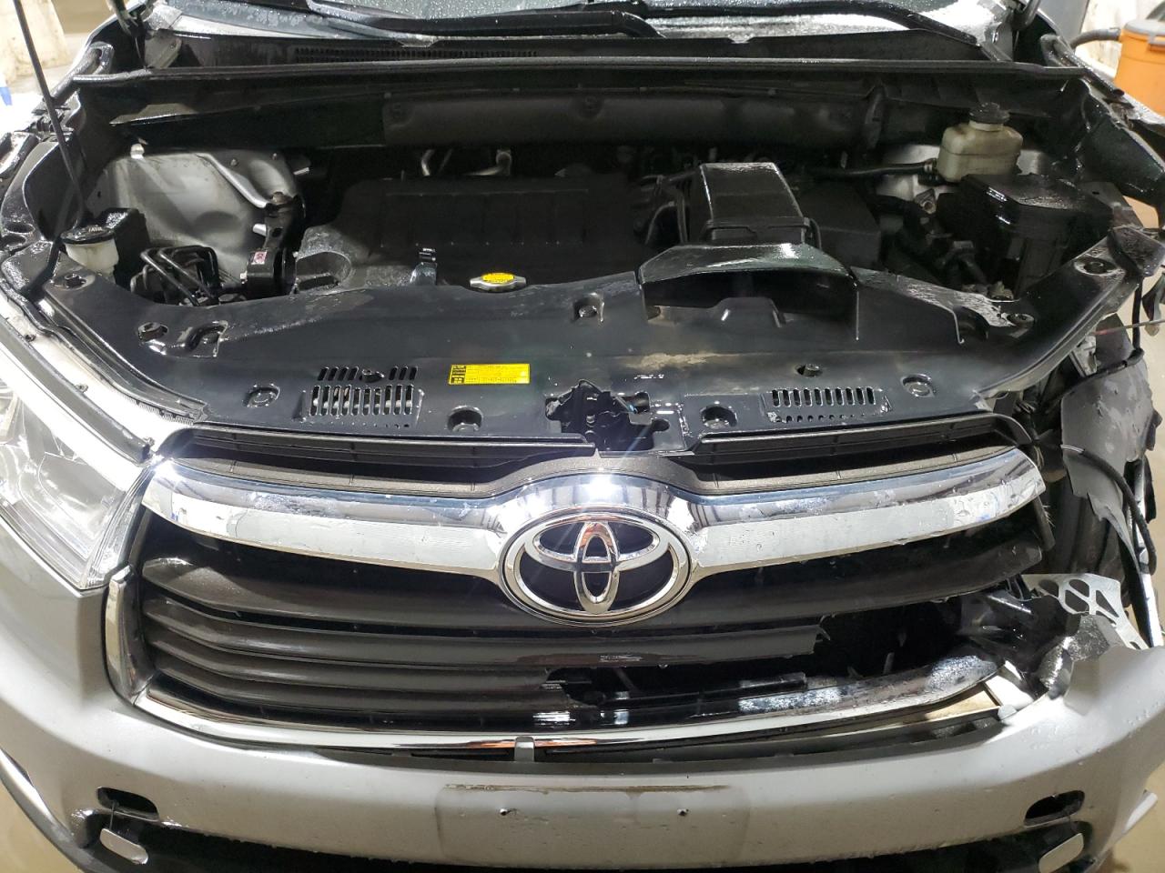 2015 Toyota Highlander - Image 11