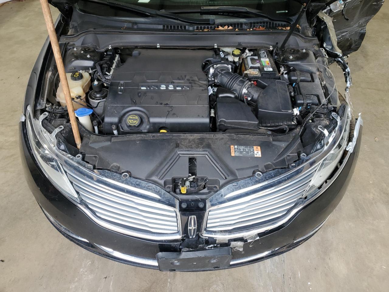2016 Lincoln MKZ - Image 12