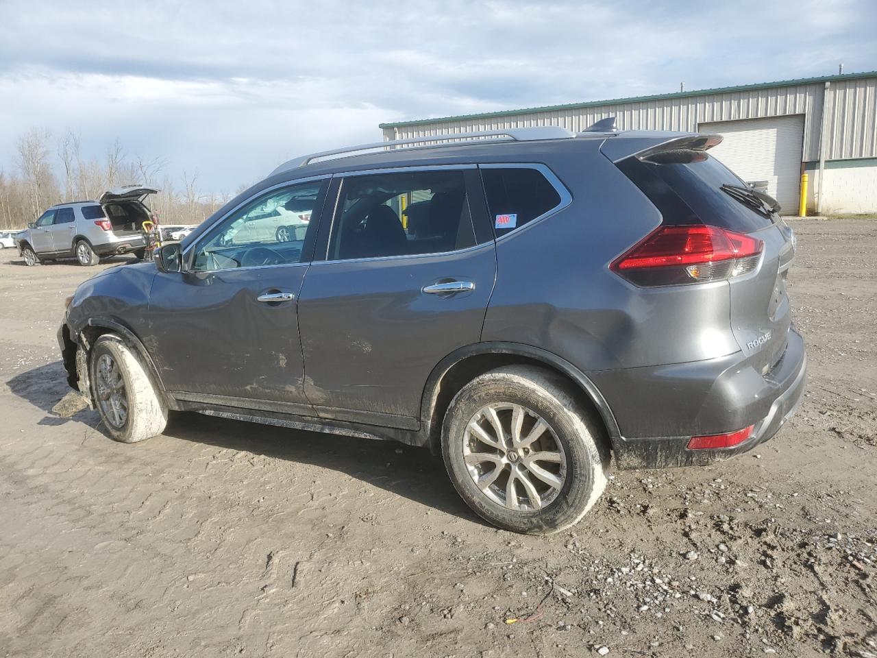 KNMAT2MVXHP532274 2017 NISSAN ROGUE - Image 2