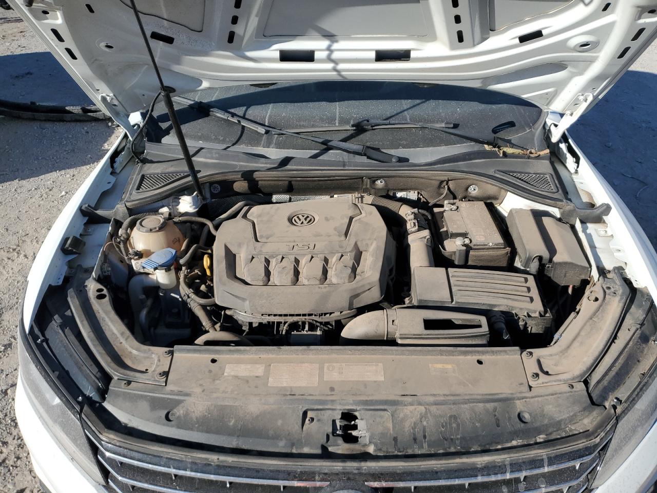 2019 Volkswagen Passat - Image 13