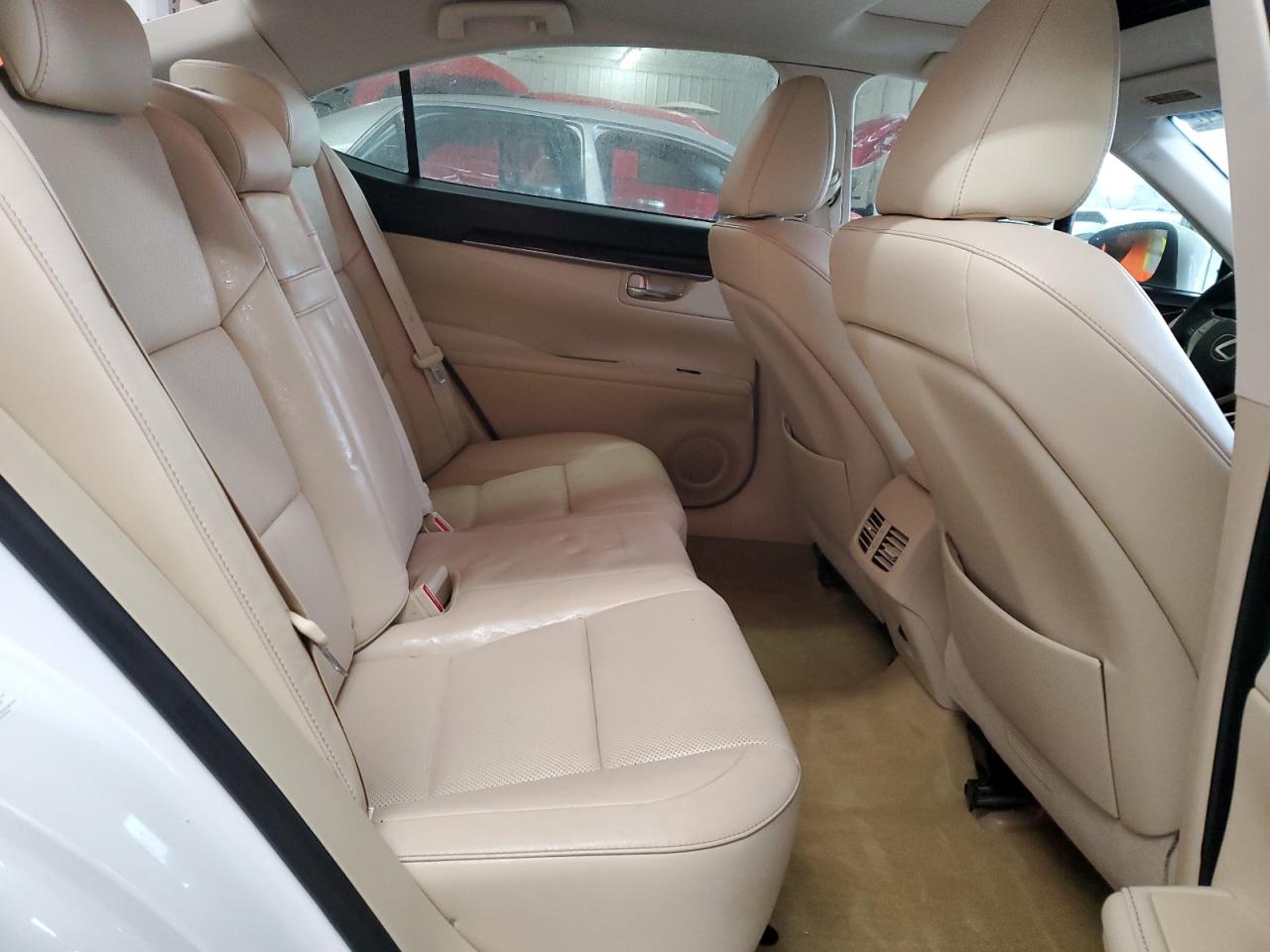 2014 Lexus ES - Image 10