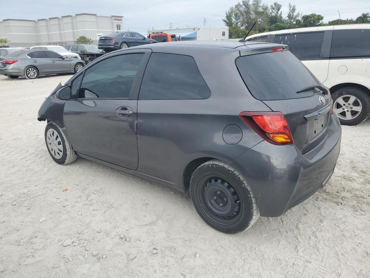 VIN VNKJTUD38HA082757 2017 TOYOTA YARIS no.2