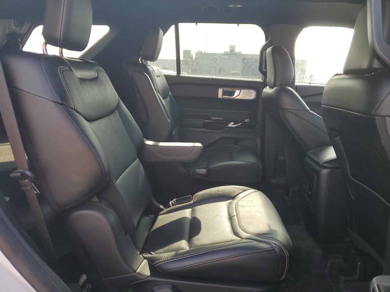 2022 Ford Explorer - Image 11