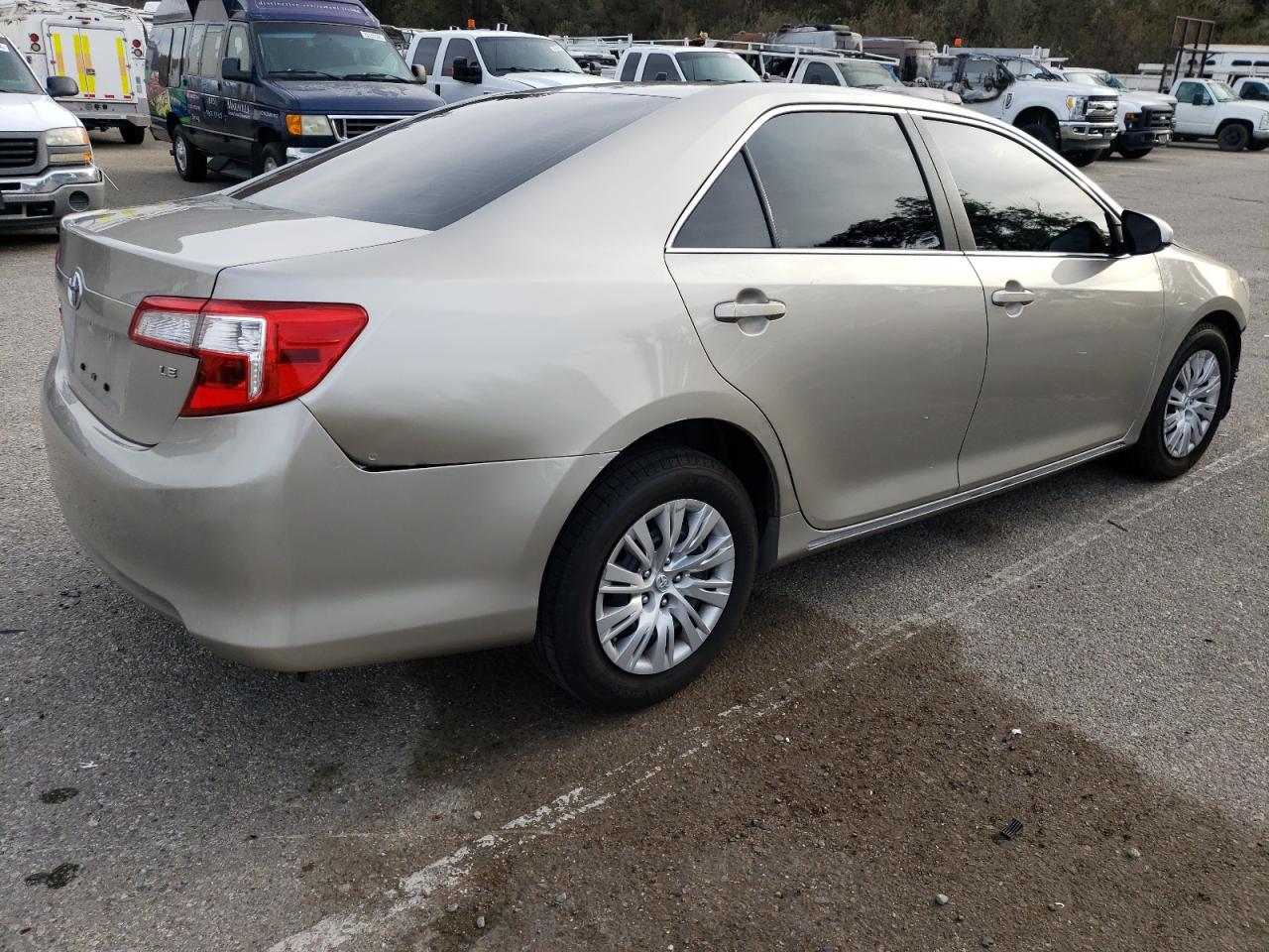 VIN 4T4BF1FK0ER343267 2014 TOYOTA CAMRY no.3