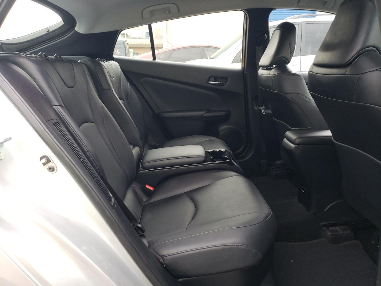 2017 Toyota Prius - Image 10