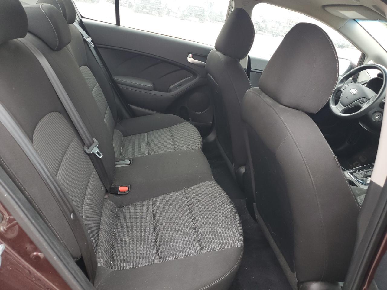 2017 Kia Forte - Image 12