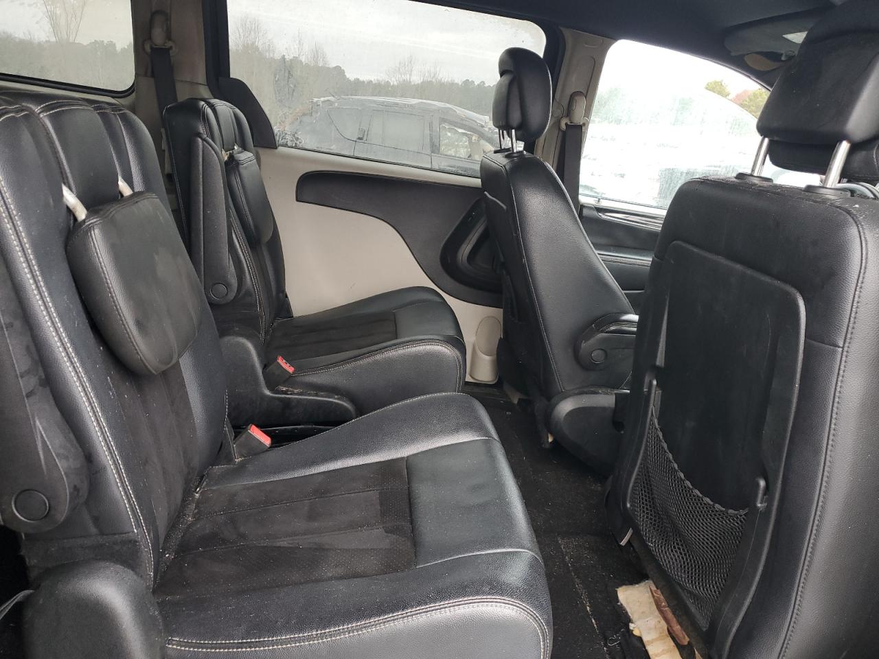2017 Dodge Caravan - Image 11