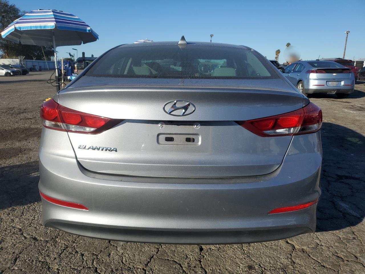 2017 Hyundai Elantra - Image 6