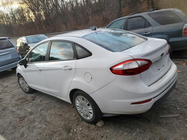 Седани FORD FIESTA 2015 Білий