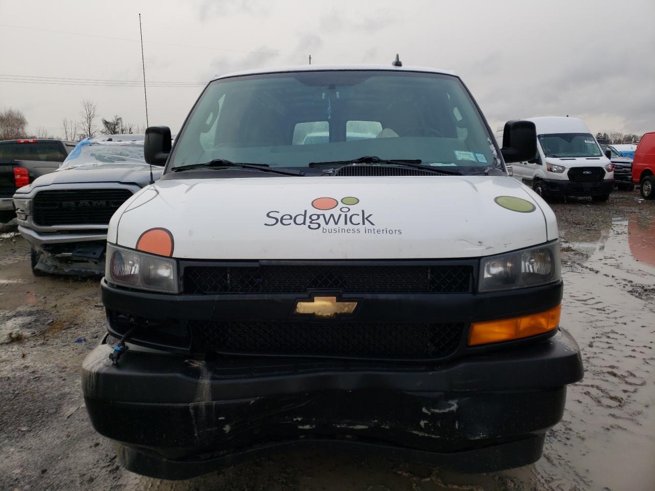 VIN 1GCWGAFPXK1143678 2019 CHEVROLET EXPRESS no.5