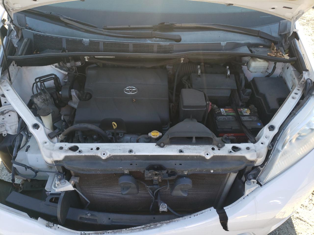 2014 Toyota Sienna - Image 13