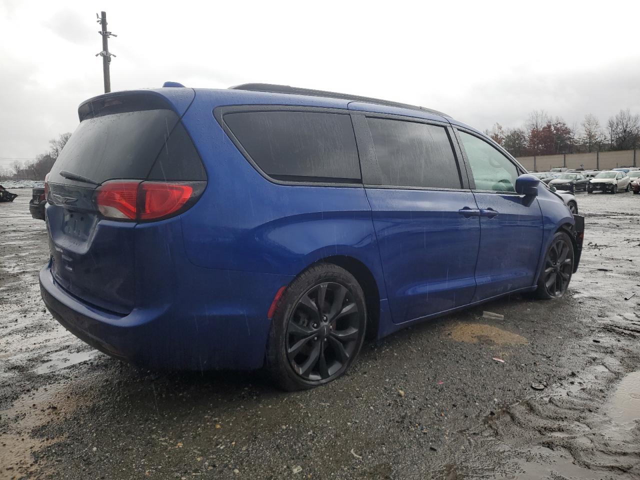2020 Chrysler Pacifica - Image 3