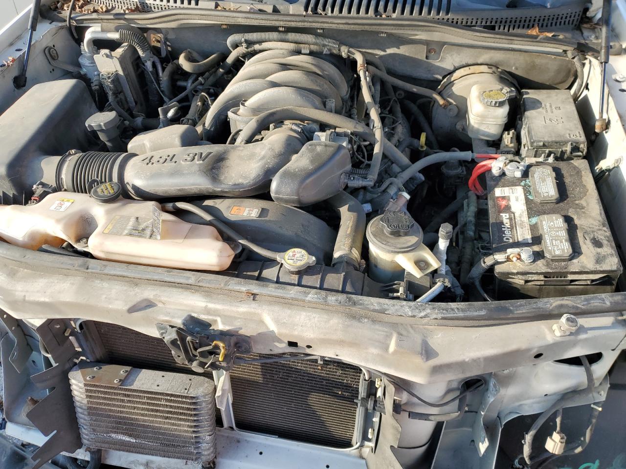 2010 Mercury Mountaineer - Image 12