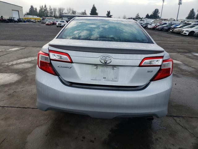 TOYOTA CAMRY 2014 Srebrny