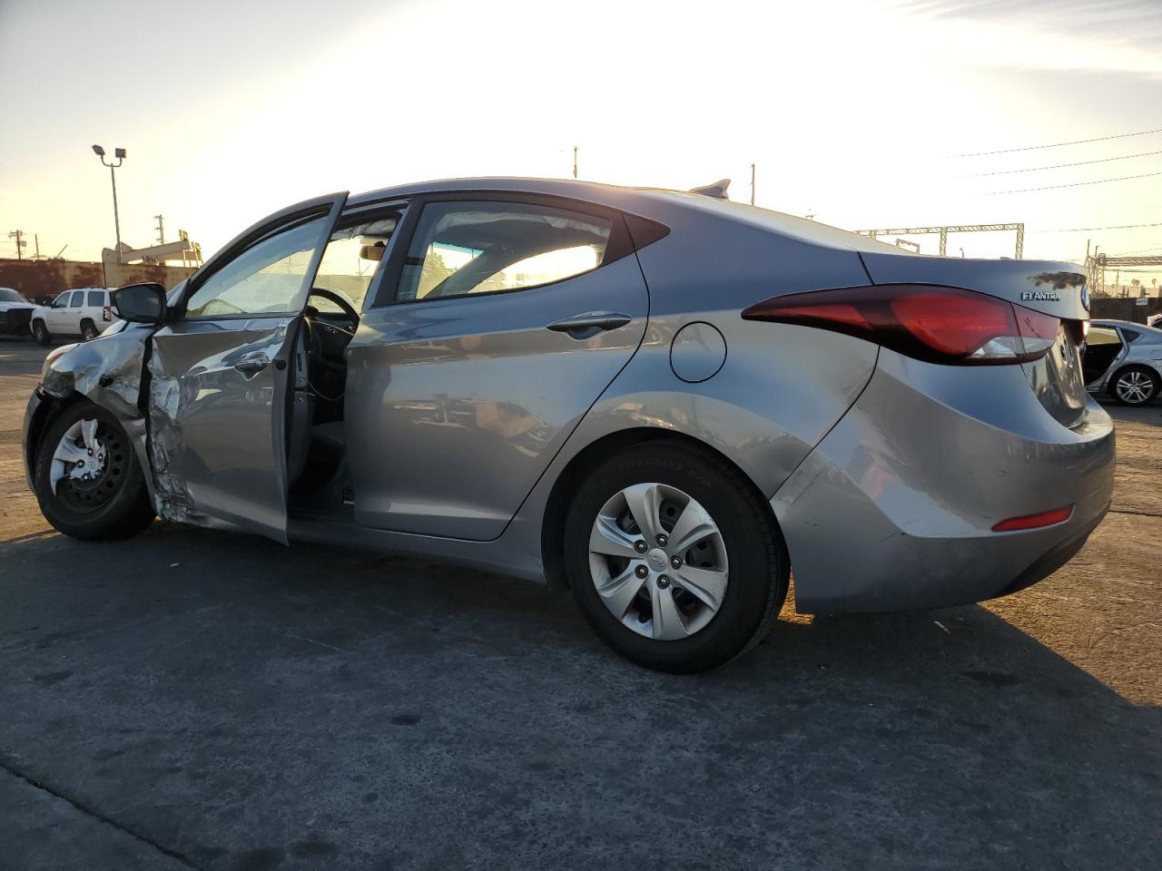 VIN 5NPDH4AE0GH735893 2016 HYUNDAI ELANTRA no.2