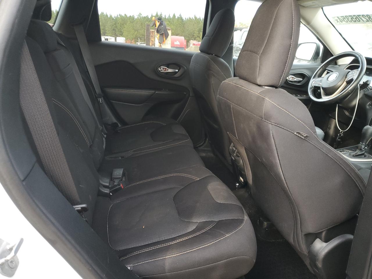 2015 Jeep Grand Cherokee - Image 10