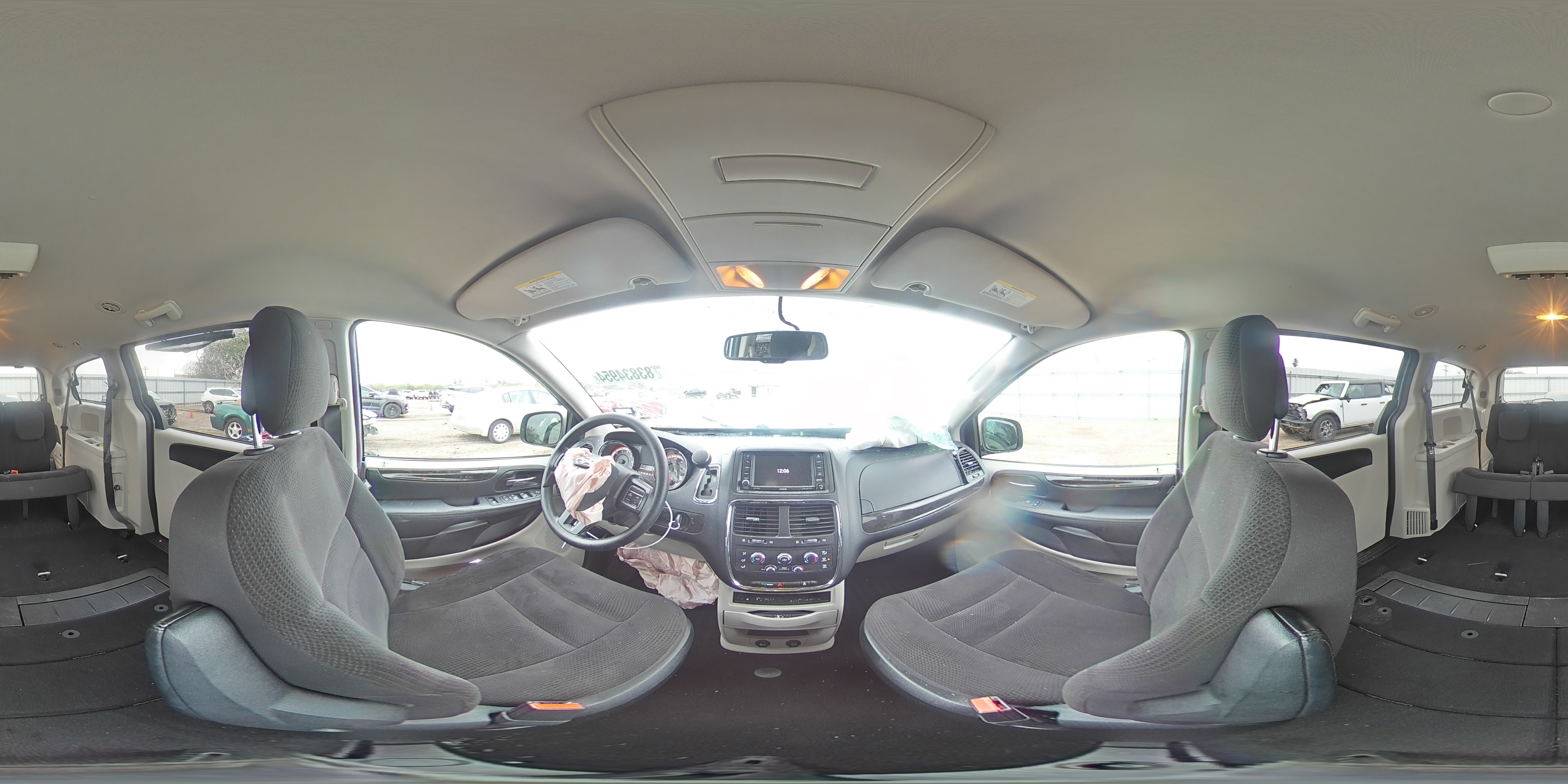 2018 Dodge Caravan - Image 13