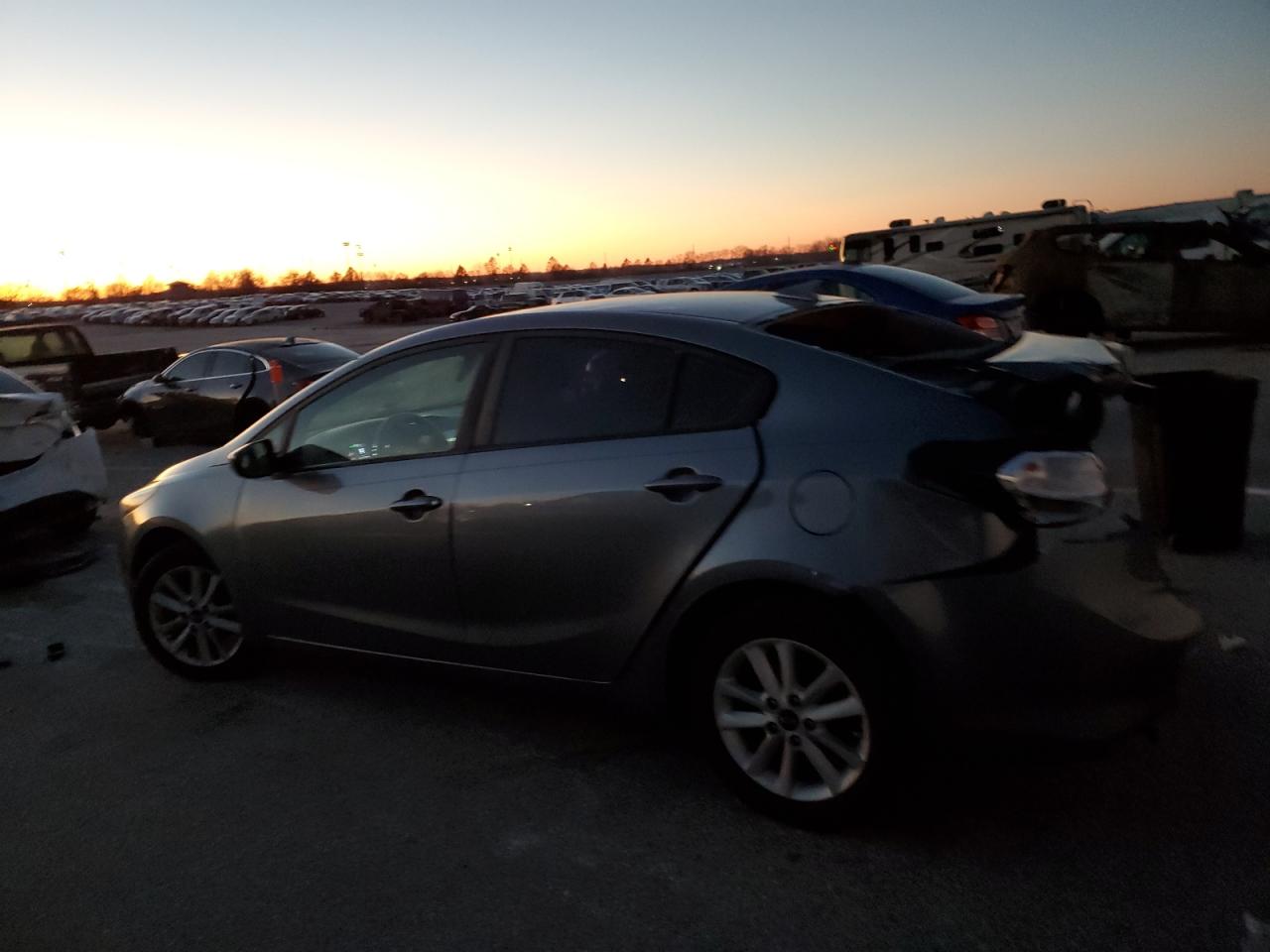 3KPFL4A70HE053966 2017 KIA FORTE - Image 2