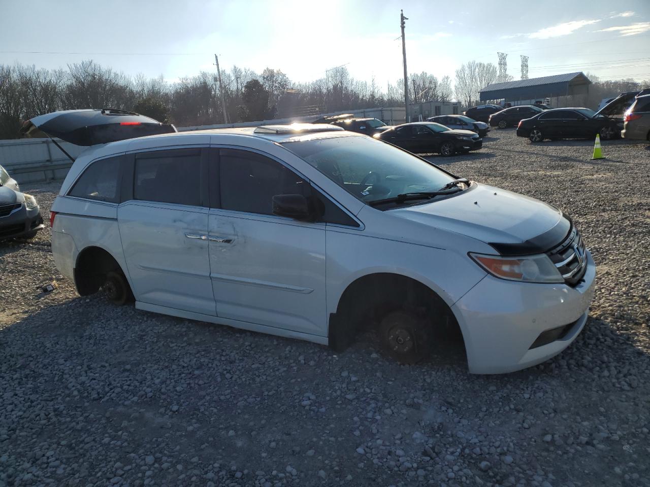 VIN 5FNRL5H99DB051728 2013 HONDA ODYSSEY no.4