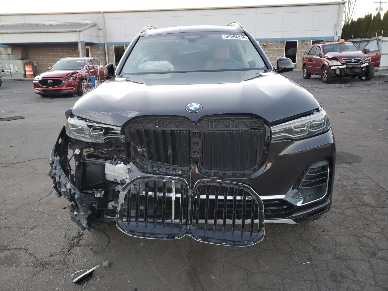 VIN 5UXCW2C02N9M36577 2022 BMW X7 no.5