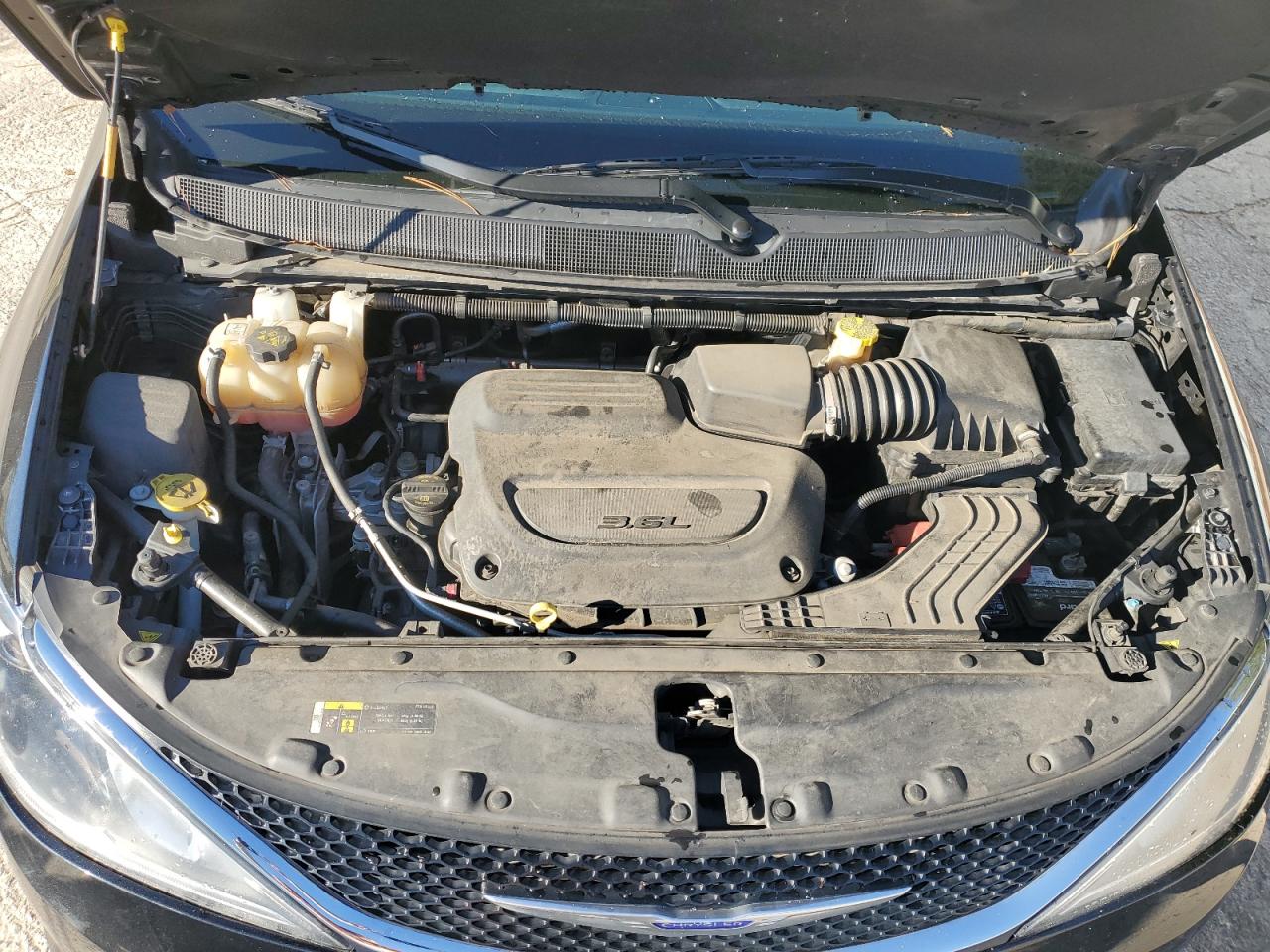 2020 Chrysler Pacifica - Image 12