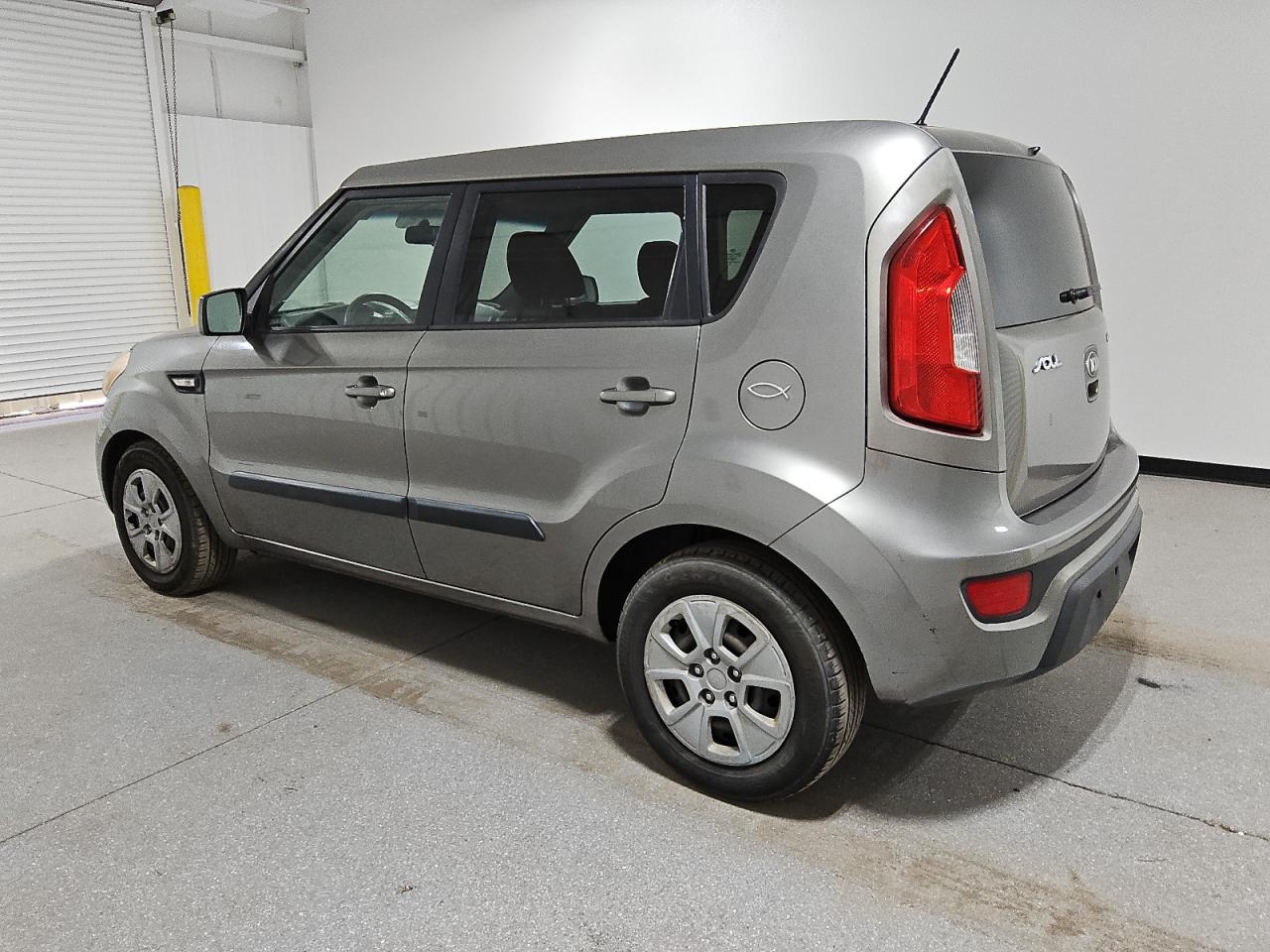 VIN KNDJT2A51D7585640 2013 KIA SOUL no.2