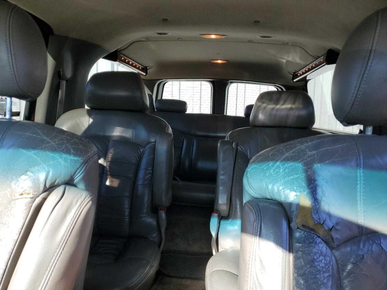2000 Chevrolet Suburban - Image 10