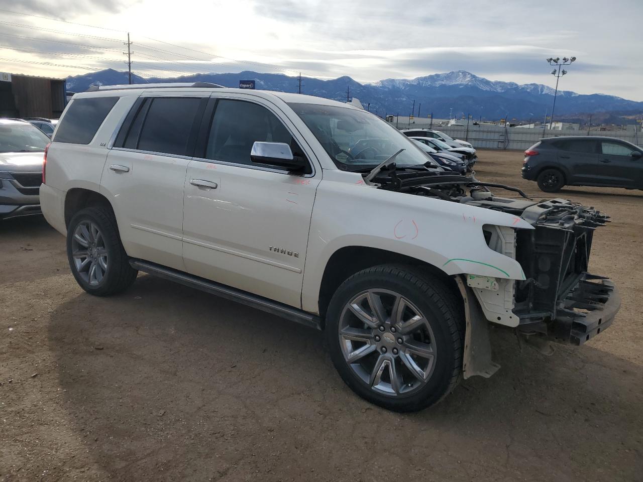 VIN 1GNSKCKC3FR517493 2015 CHEVROLET TAHOE no.4