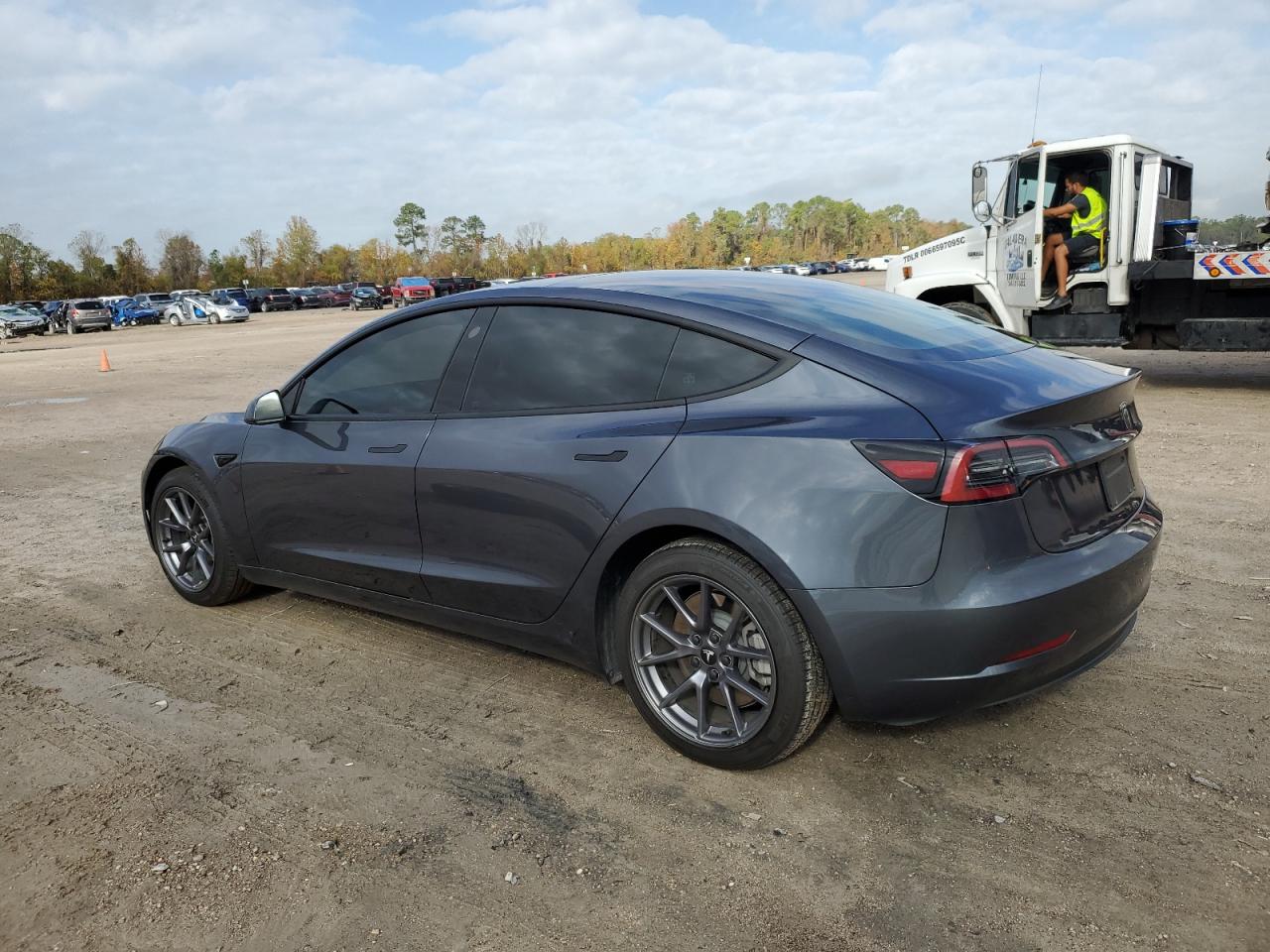 5YJ3E1EA6PF638092 2023 TESLA MODEL 3 - Image 2