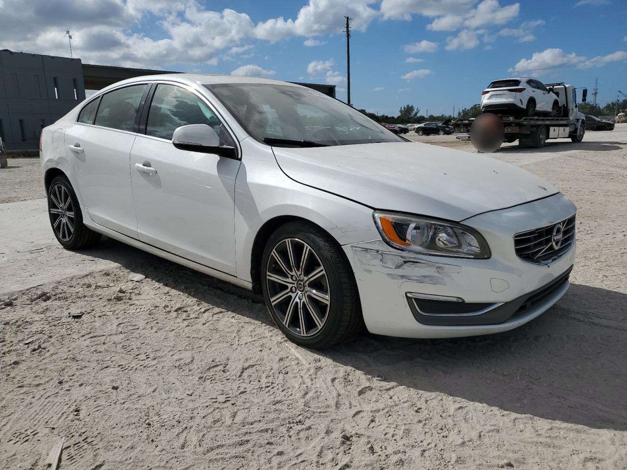 2018 Volvo S60 - Image 4